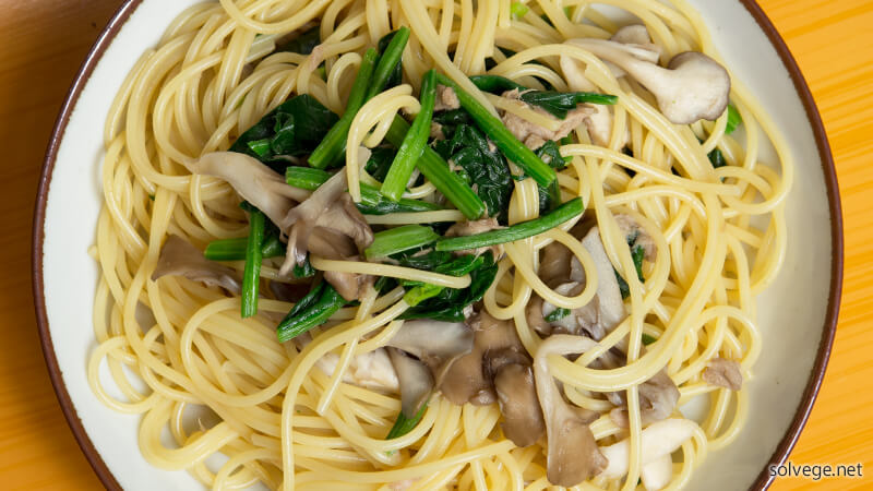 ホウレンソウとツナ、マイタケの和風パスタ完成イメージ